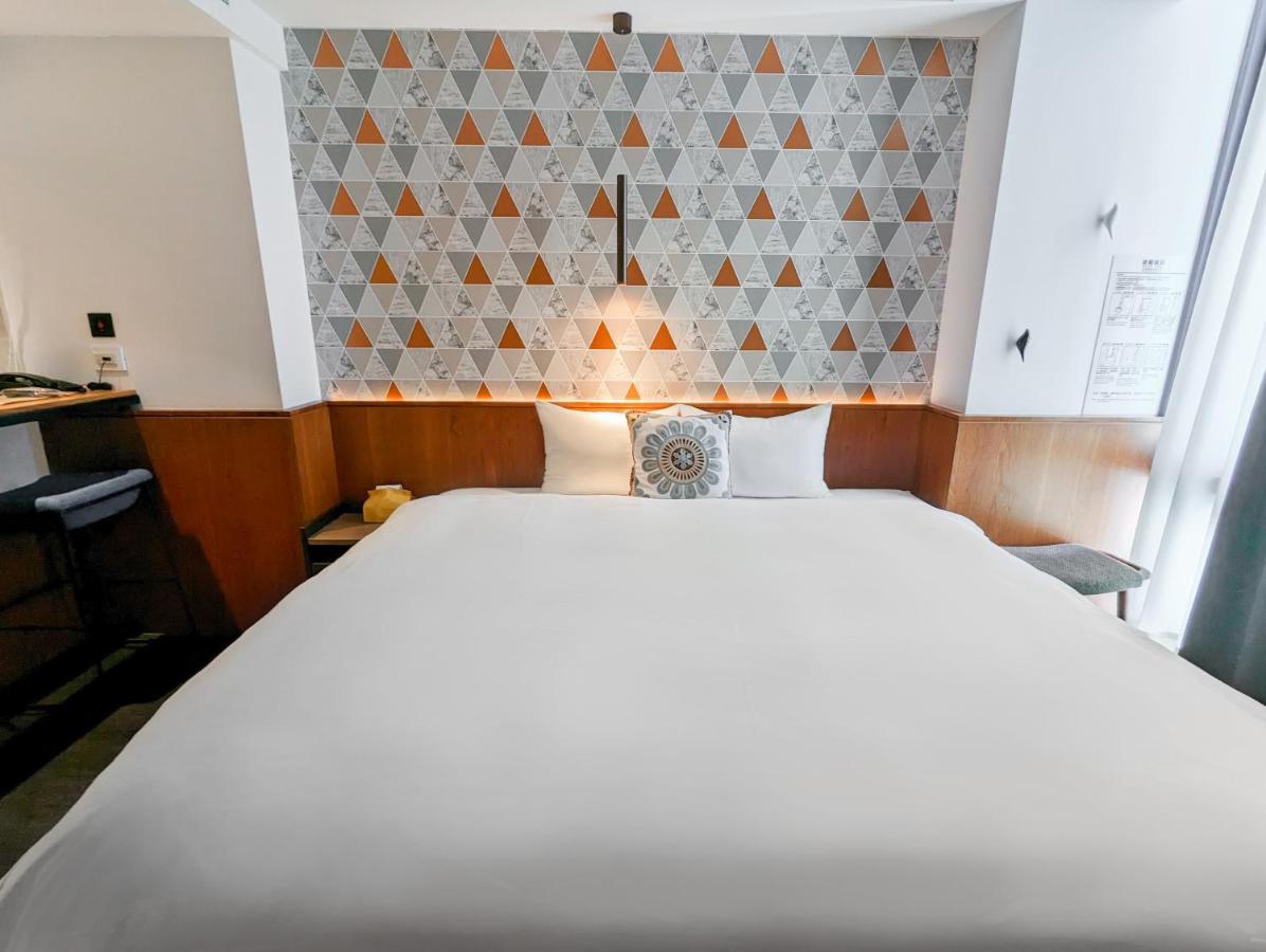 Check Inn Taichung Zhongshan מראה חיצוני תמונה